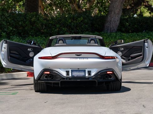 Used 2023 Aston Martin V8 Vantage Roadster image 8