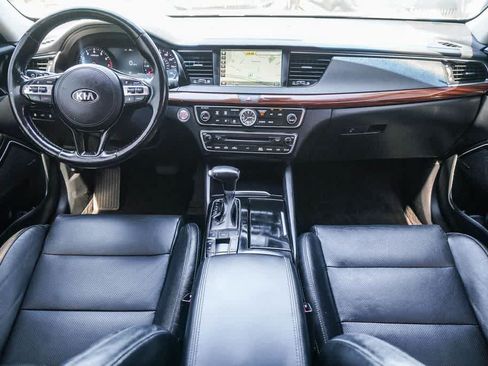 Used 2017 Kia Cadenza Technology FWD image 11