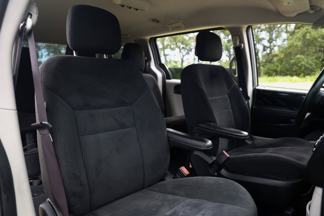 Used 2017 Dodge Grand Caravan SE w/ Power Window Group FWD image 16