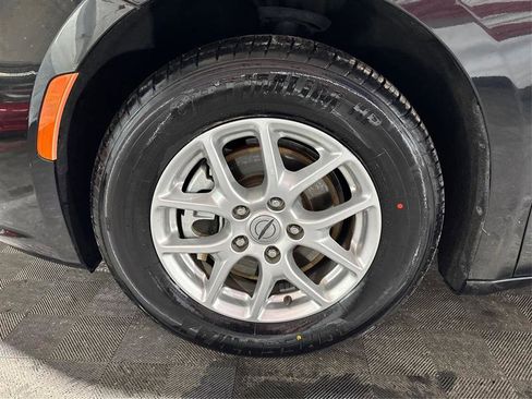 Used 2022 Chrysler Pacifica Touring-L image 33