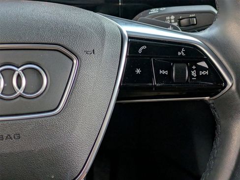 Used 2022 Audi e-tron Premium w/ Interior Protection Package image 11