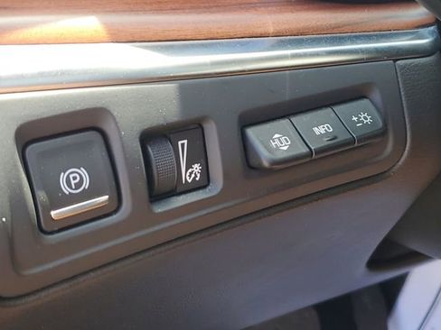 Certified 2024 Cadillac XT5 Premium Luxury w/ Technology Package AWD/4WD image 9