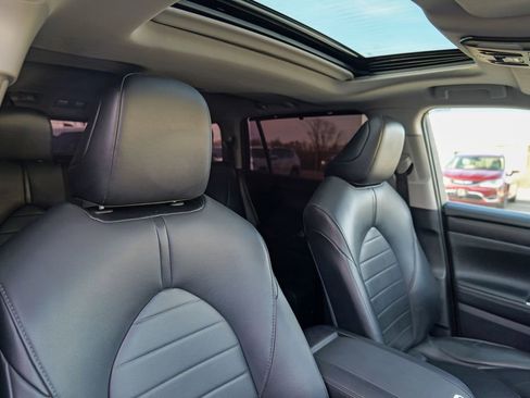 Used 2021 Toyota Highlander XLE image 40
