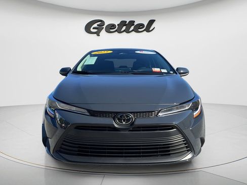 Used 2025 Toyota Corolla LE FWD image 2