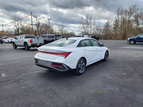 Used 2025 Hyundai Elantra SEL FWD image 5