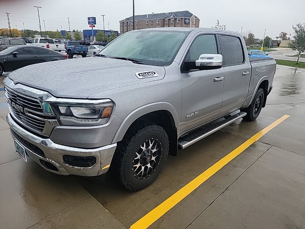 Used 2019 RAM 1500 Laramie AWD/4WD image 3