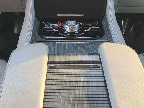 Used 2024 Jeep Wagoneer Series III image 19