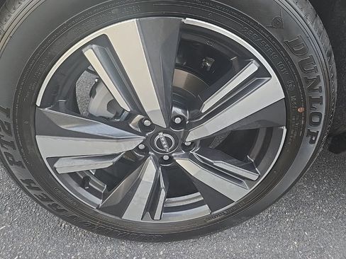 Used 2025 Nissan Rogue SL image 39