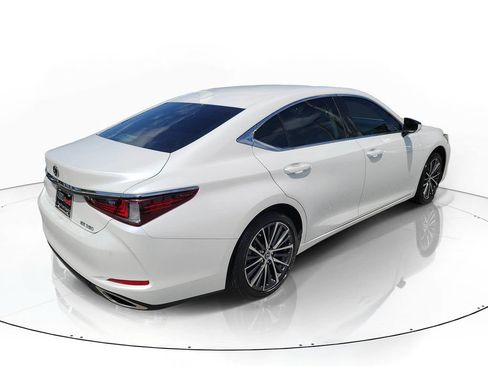 Used 2024 Lexus ES 350 w/ Premium Package FWD image 4