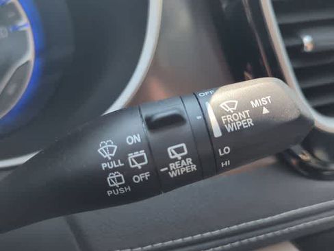 Used 2022 Chrysler Pacifica Touring-L AWD/4WD image 26