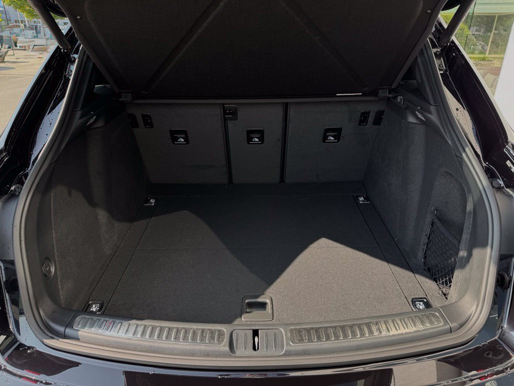Certified 2025 Porsche Macan AWD/4WD image 22