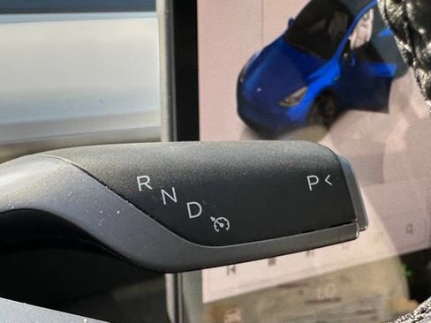 Used 2024 Tesla Model Y Long Range AWD/4WD image 4