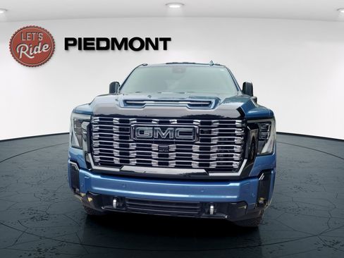 Used 2025 GMC Sierra 2500 Denali Ultimate w/ Max Trailering Package AWD/4WD image 3