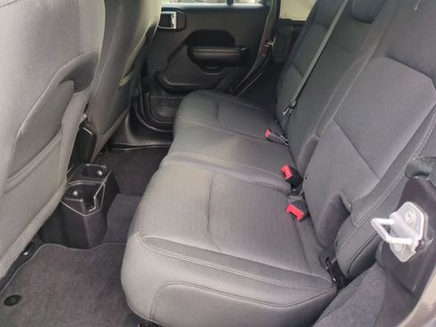 Certified 2018 Jeep Wrangler Unlimited Sport S AWD/4WD image 19