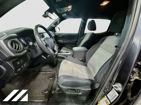 Used 2022 Toyota Tacoma TRD Off-Road w/ Technology Package AWD/4WD image 21