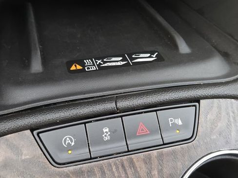 Used 2023 GMC Acadia Denali image 7