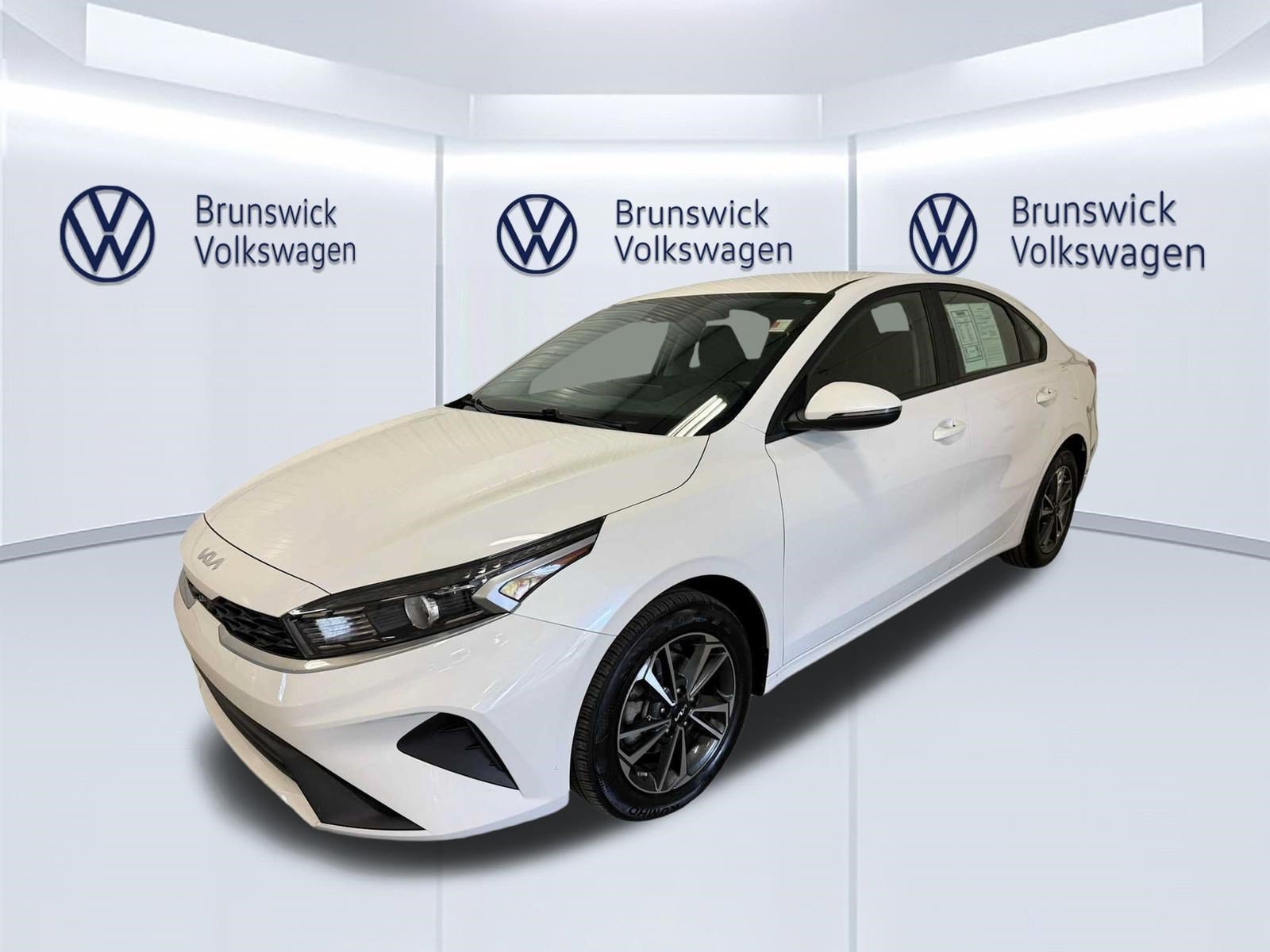 Used 2024 Kia Forte LXS w/ LXS Technology Package FWD image 6