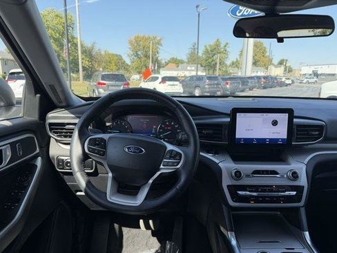 Used 2023 Ford Explorer XLT image 17