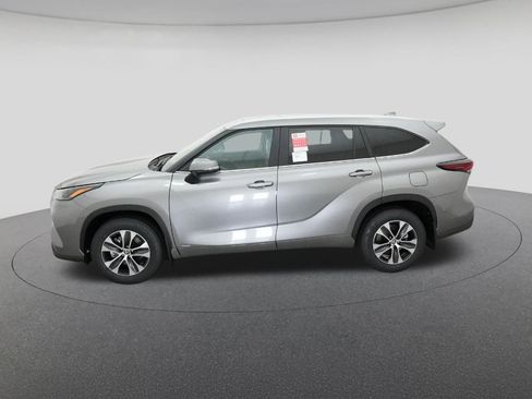New 2026 Toyota Highlander XLE AWD/4WD image 3