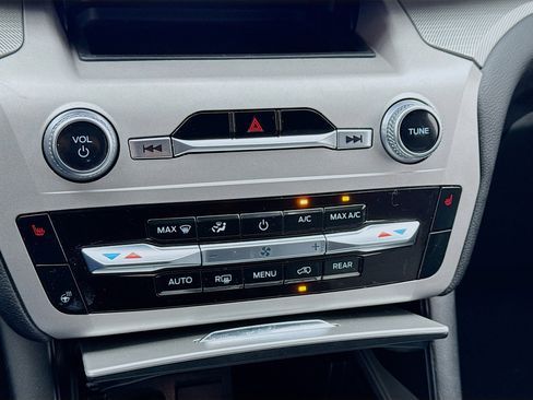 Used 2023 Ford Explorer XLT w/ Equipment Group 202A image 12