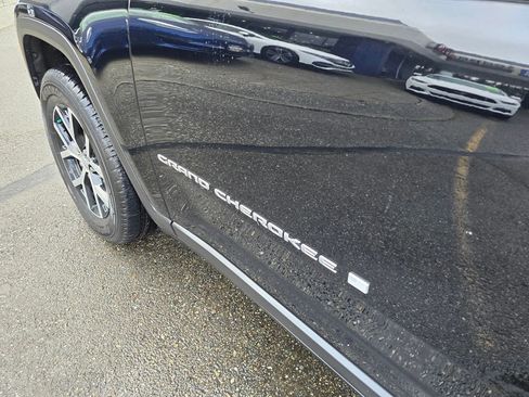 Used 2024 Jeep Grand Cherokee Limited AWD/4WD image 22