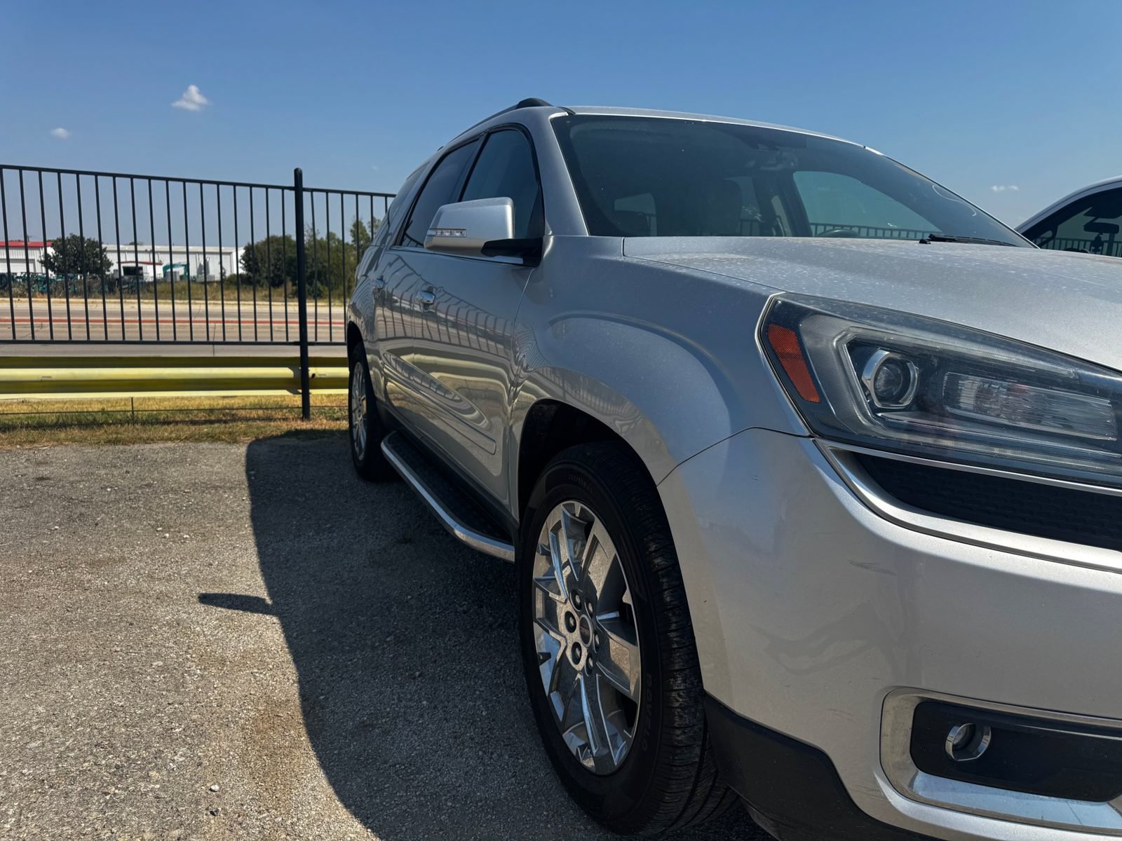 Used 2017 GMC Acadia Limited SLT FWD image 2