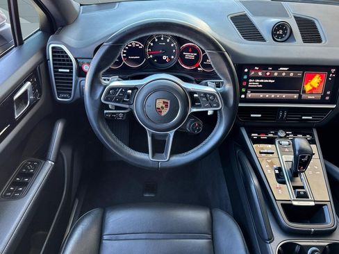 Used 2022 Porsche Cayenne Coupe AWD/4WD image 32