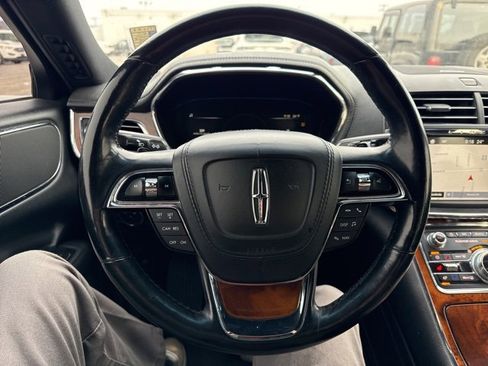 Used 2017 Lincoln Continental Select w/ Climate Package image 12