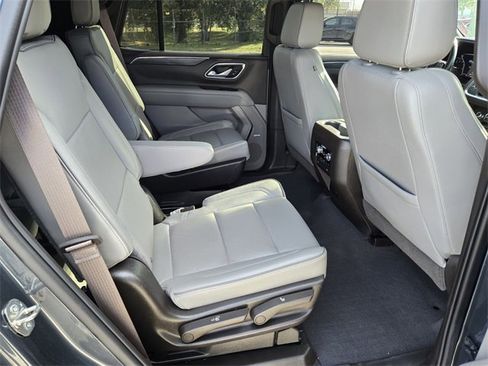 Used 2021 GMC Yukon SLT w/ SLT Luxury Package image 18