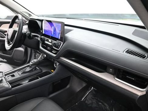 Used 2024 Toyota Grand Highlander AWD image 27