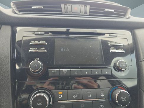 Used 2017 Nissan Rogue S w/ Appearance Package image 23