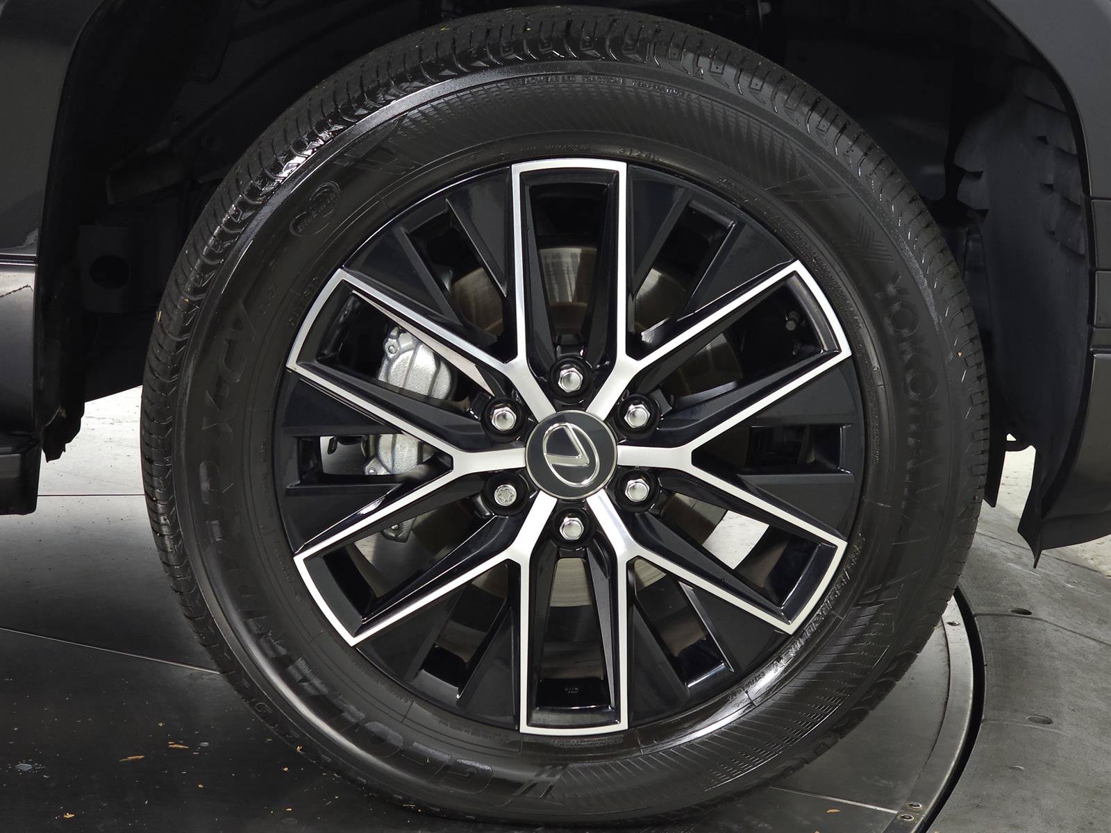 Used 2024 Lexus GX 550 w/ Accessory Package (Z1) AWD/4WD image 11