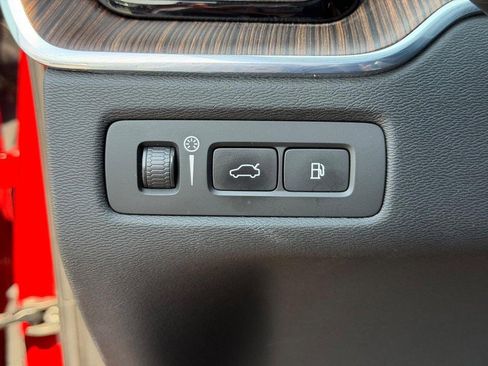 Used 2022 Volvo XC60 T8 Inscription Expression w/ Advanced Package image 19