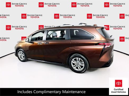 Certified 2022 Toyota Sienna Limited AWD/4WD image 7