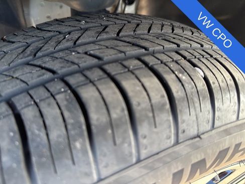 Used 2025 Volkswagen Taos SE image 29