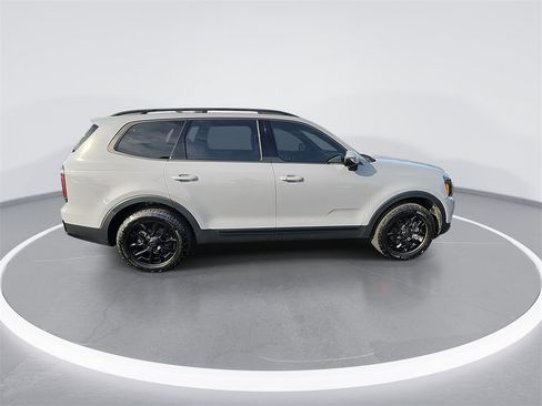 Used 2025 Kia Telluride AWD image 9