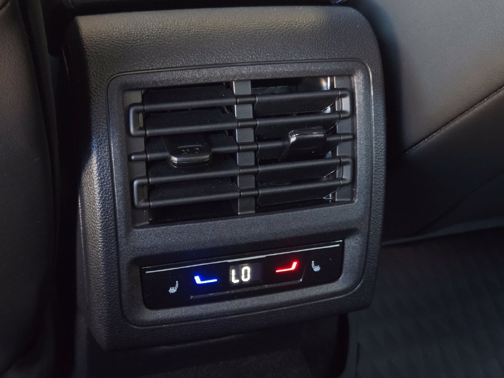 Used 2024 Volkswagen Golf R AWD/4WD image 16