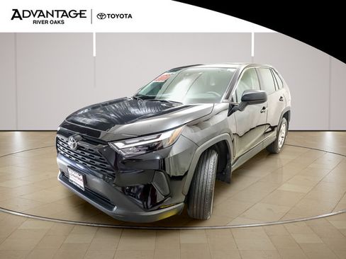 Used 2023 Toyota RAV4 LE AWD/4WD image 4