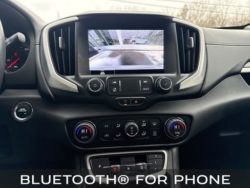 Used 2022 GMC Terrain SLT image 17