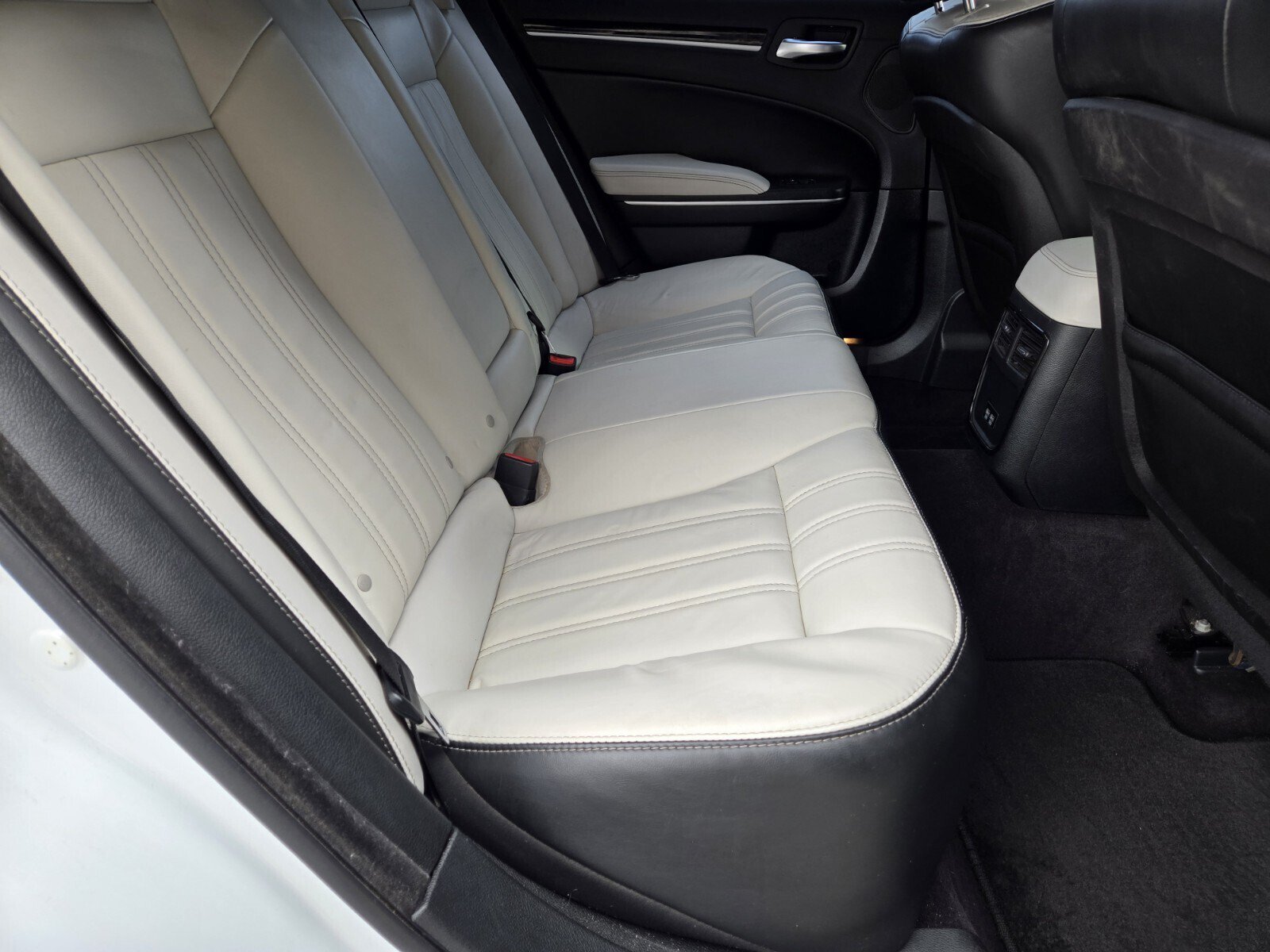 Used 2017 Chrysler 300 S RWD image 11