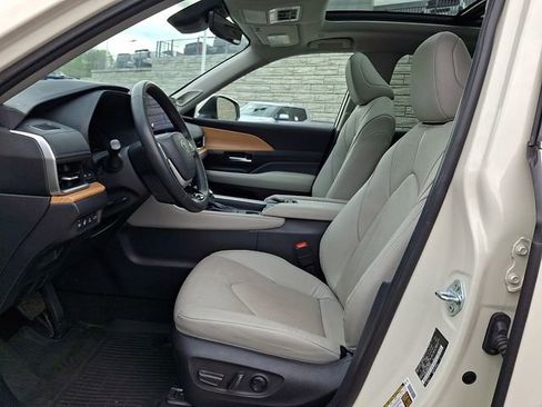 Used 2024 Toyota Grand Highlander Limited image 14