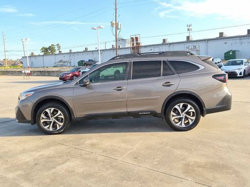 Used 2021 Subaru Outback Limited XT w/ Popular Package #2 AWD/4WD image 3