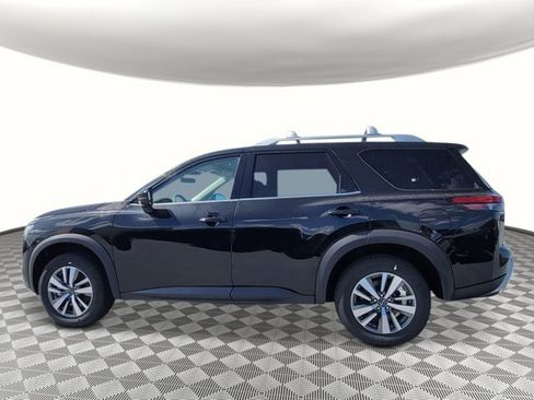 New 2025 Nissan Pathfinder SL image 2
