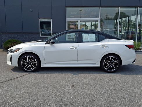Certified 2025 Nissan Sentra SR w/ SR Premium Package FWD image 4