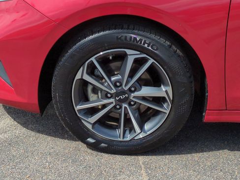 Used 2023 Kia Forte LXS w/ LXS Technology Package FWD image 11