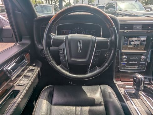 Used 2017 Lincoln Navigator Reserve RWD image 3