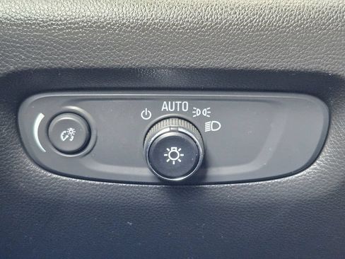 Used 2024 Chevrolet Traverse LT FWD image 22