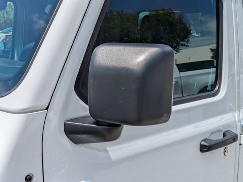 Used 2025 Jeep Gladiator Sport AWD/4WD image 11
