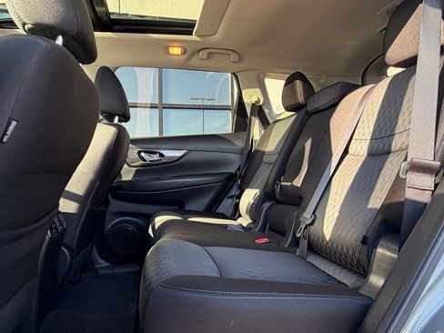 Used 2018 Nissan Rogue SV w/ Sun & Sound Touring Package image 14