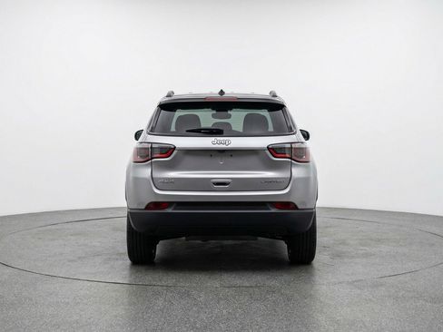 Used 2025 Jeep Compass Limited image 7